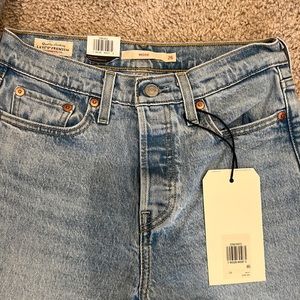 Levi’s Wedgie high rise tapered leg